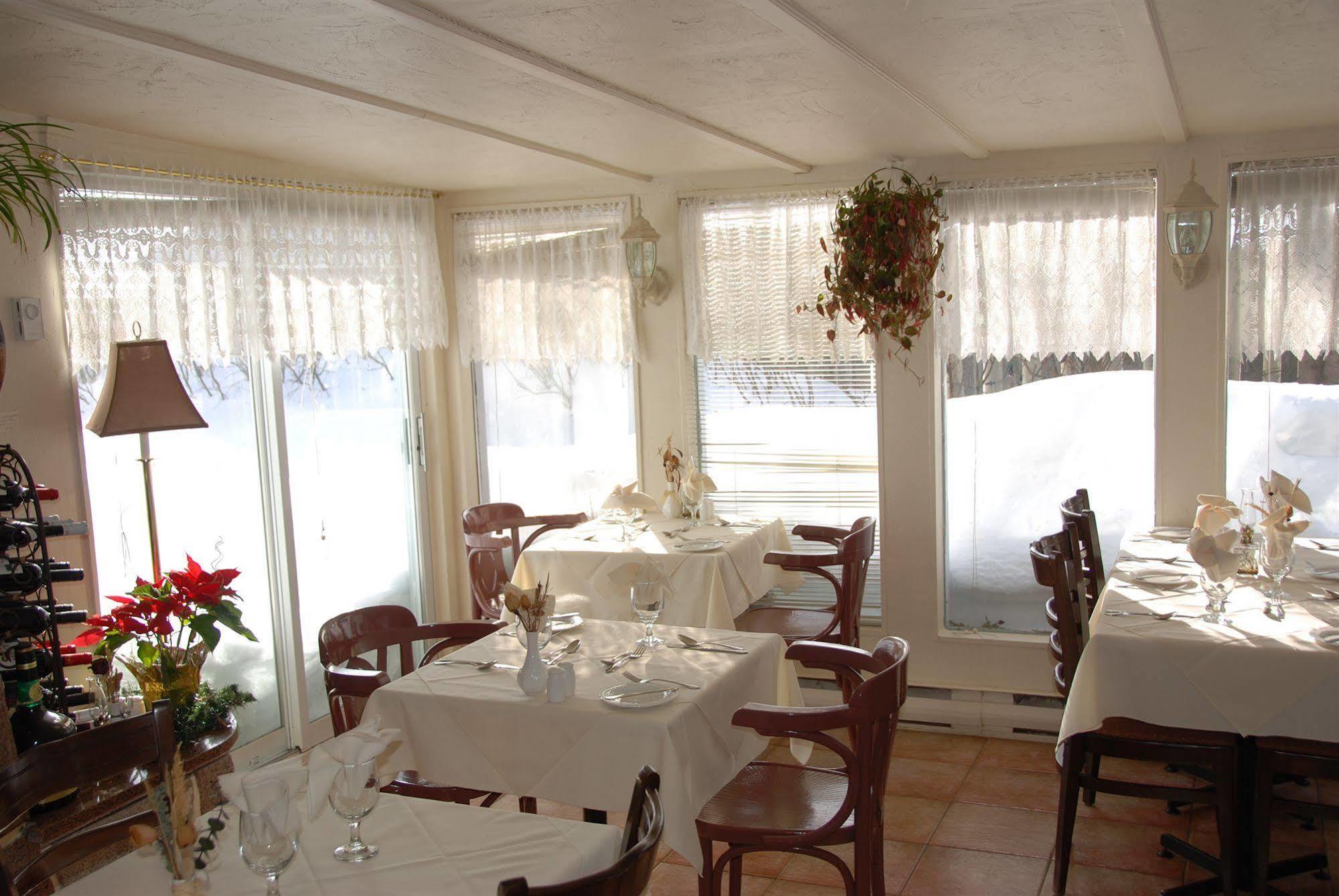 Auberge La Rosepierre Bistro Henri Grandes-Bergeronnes Exteriér fotografie