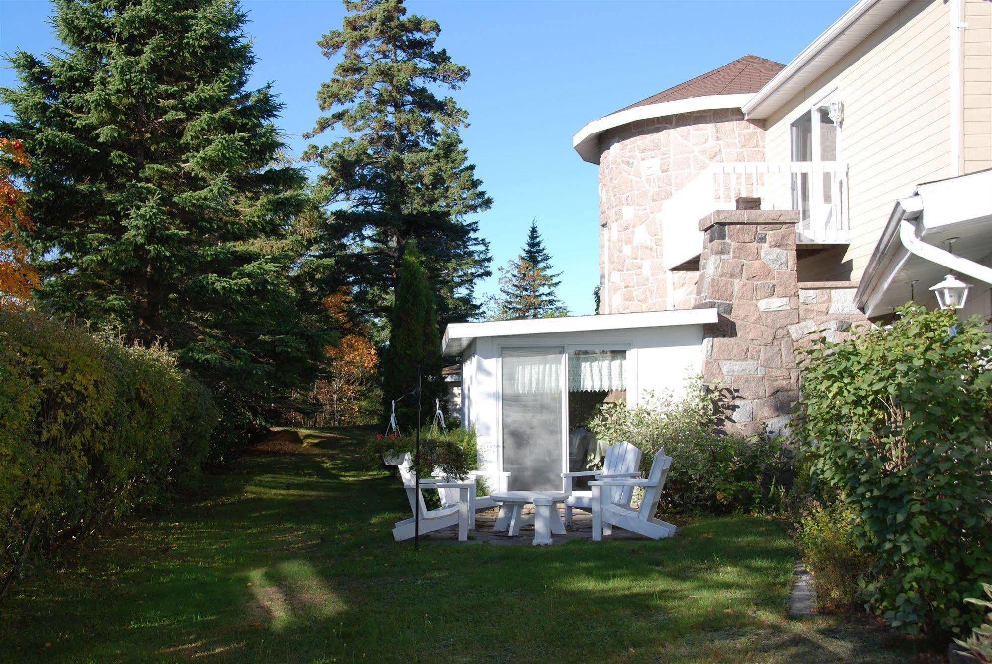 Auberge La Rosepierre Bistro Henri Grandes-Bergeronnes Exteriér fotografie